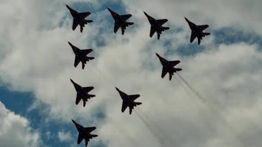 মার্কিন বি-১ বোমারু সহ  সাথে জাপান, যুক্তরাষ্ট্র ও দক্ষিণ কোরিয়ার যৌথ বিমান মহড়া সম্পন্ন