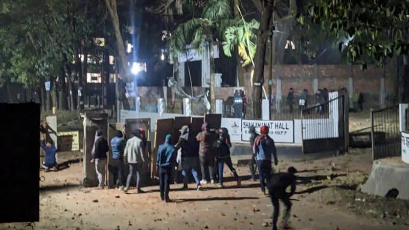 চট্টগ্রাম বিশ্ববিদ্যালয়  শাখা ছাত্রলীগের দুই গ্রুপের সংঘর্ষে অন্তত দশজন আহত