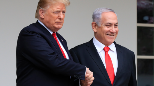 দুর্নীতি মামলার জেরার মধ্যে অজুহাত দেখিয়ে এজলাস ছাড়লেন নেতানিয়াহু