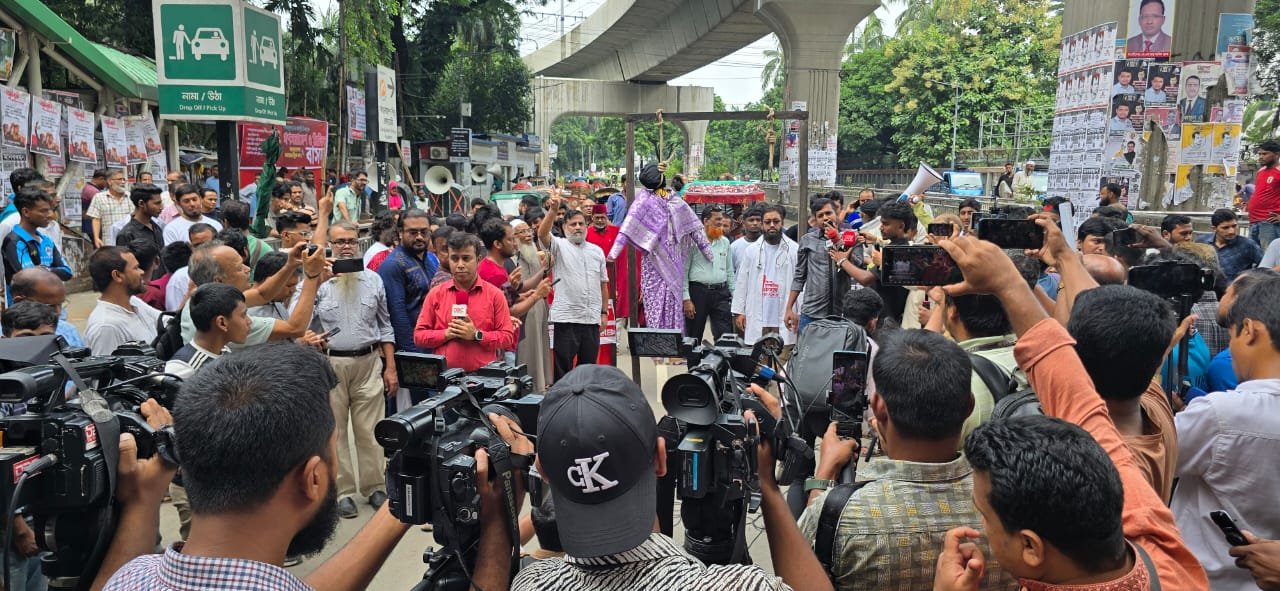 প্রেসক্লাবের সামনে হাসিনার প্রতীকী ফাঁসি