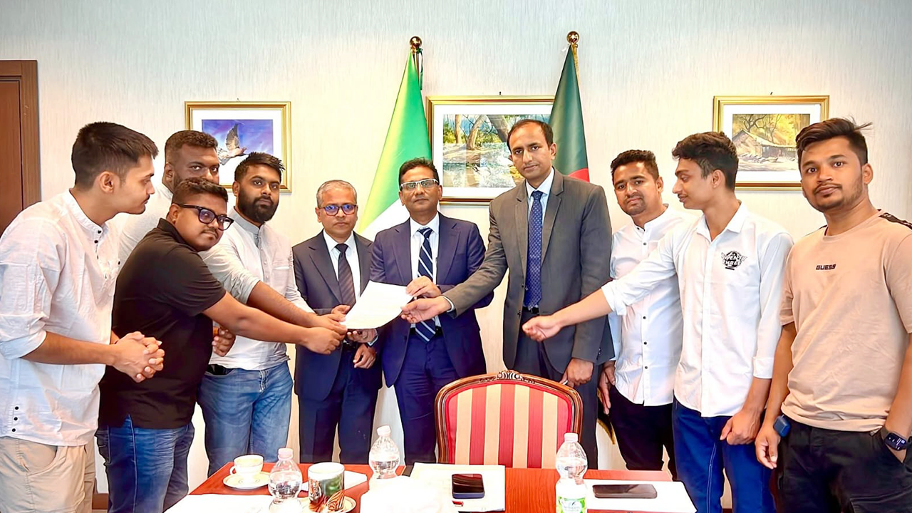 ইতালিতে বৈধভাবে গিয়েও অসহায় বাংলাদেশিরা