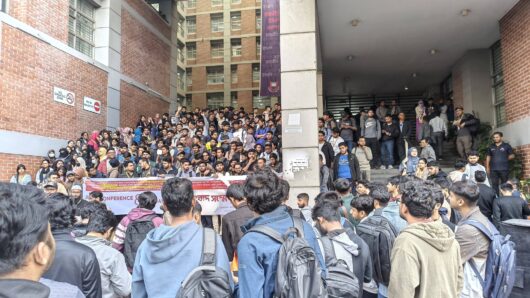 ঈদের ছুটিতে ফাঁকা রাজধানী, দ্বিতীয় দিনেও ঘরমুখো মানুষের ভিড়