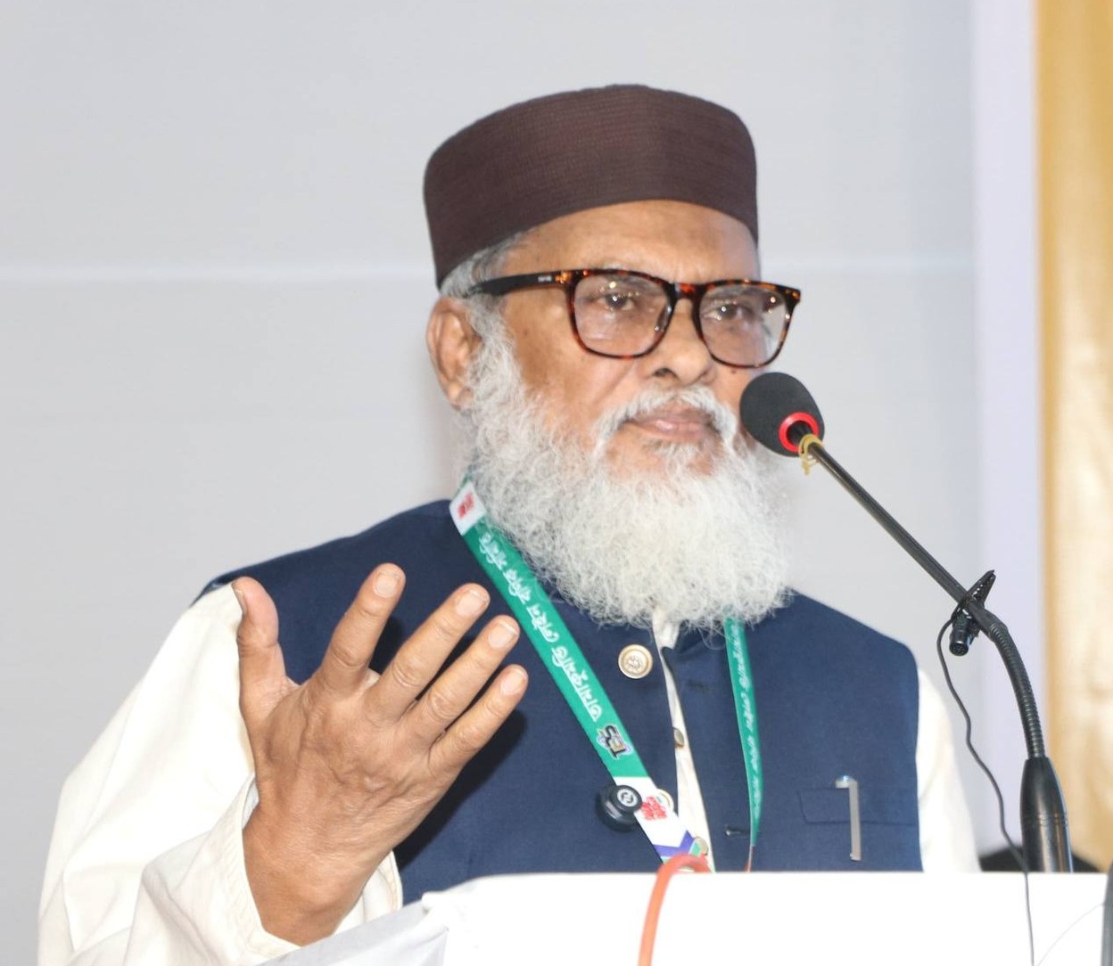 ক্ষমতা বদলালে আনুগত্যের রঙও বদলায়
