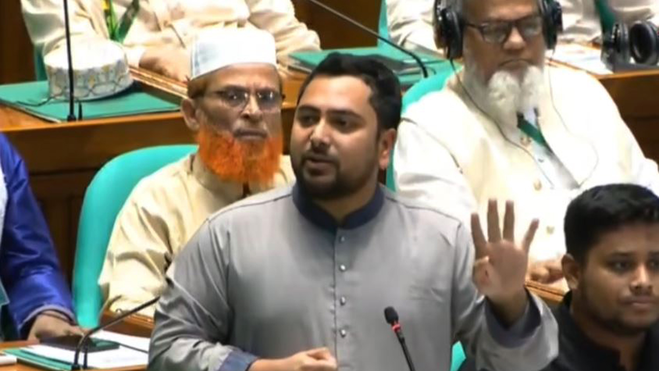 গণহত্যার দোসর এখনো দেশের রাষ্ট্রপতি, বর্তমান গভর্নরের বিশেষত্ব হচ্ছে ঋণ পুনঃ তফসিল করা: নাহিদ