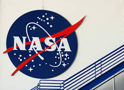 ৫০ বছর পর আবারও চাঁদের অভিমুখে নভোচারীরা