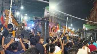 পশ্চিমবঙ্গেও এল বুলডোজার সংস্কৃতি: গুঁড়িয়ে দেওয়া হলো মাংসের দোকান ও তৃণমূল কার্যালয়