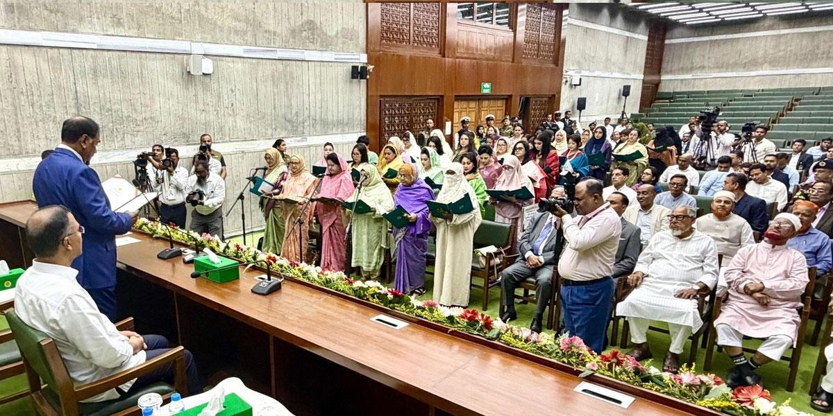 শপথ নিলেন সংরক্ষিত নারী আসনের ৪৯ এমপি