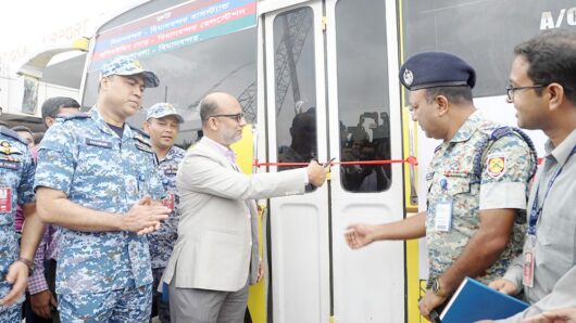 বিমানবন্দরে যাত্রীদের জন্য ফ্রি শাটল সার্ভিস চালু, সুবিধার সময় নিয়ে প্রবাসীদের  প্রশ্ন