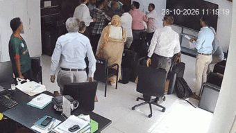 অভিযোগ ড্যাবের বিরুদ্ধে : আইইডিসিআরের কার্যালয়ে ঢুকে পরিচালককে মারধর